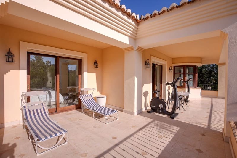 6 bedroom Villa for sale in Benahavis with pool garage - € 2,375,000 (Ref: 8536816)