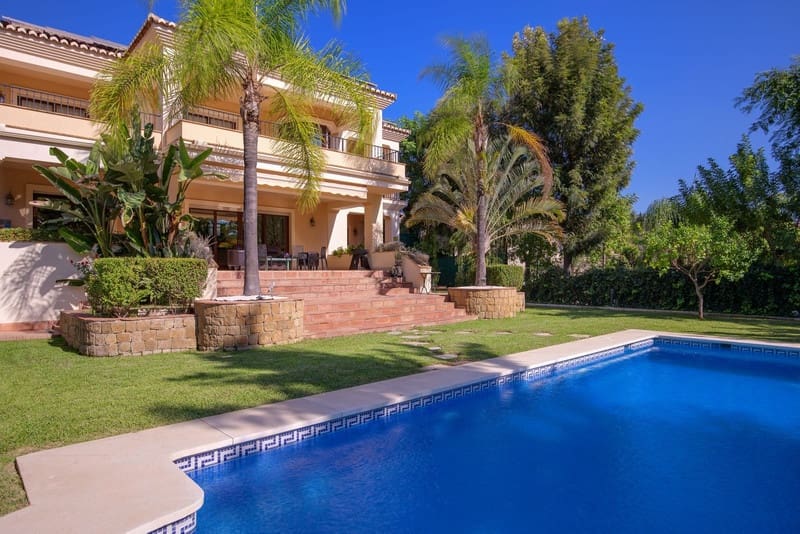Chalet de 6 habitaciones en Benahavís en venta con piscina garaje - 2.100.000 € (Ref: 8536816)