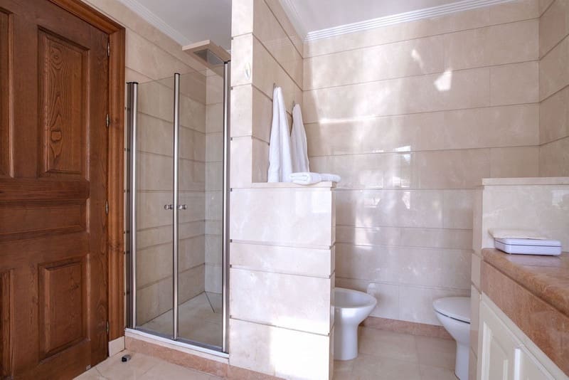 Chalet de 6 habitaciones en Benahavís en venta con piscina garaje - 2.100.000 € (Ref: 8536816)