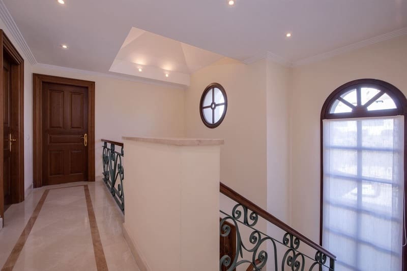 Chalet de 6 habitaciones en Benahavís en venta con piscina garaje - 2.100.000 € (Ref: 8536816)