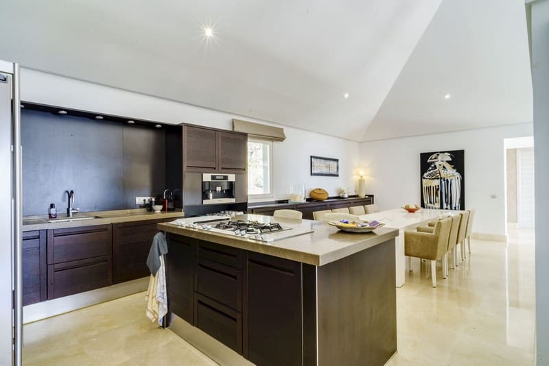 5 bedroom Villa for sale in El Madronal with pool garage - € 4,600,000 (Ref: 8536817)