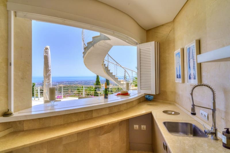 5 bedroom Villa for sale in El Madronal with pool garage - € 4,600,000 (Ref: 8536817)
