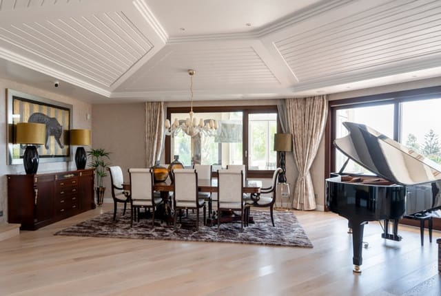 7 sovrum Villa till salu i Marbella med pool garage - 5 900 000 € (Ref: 8536821)