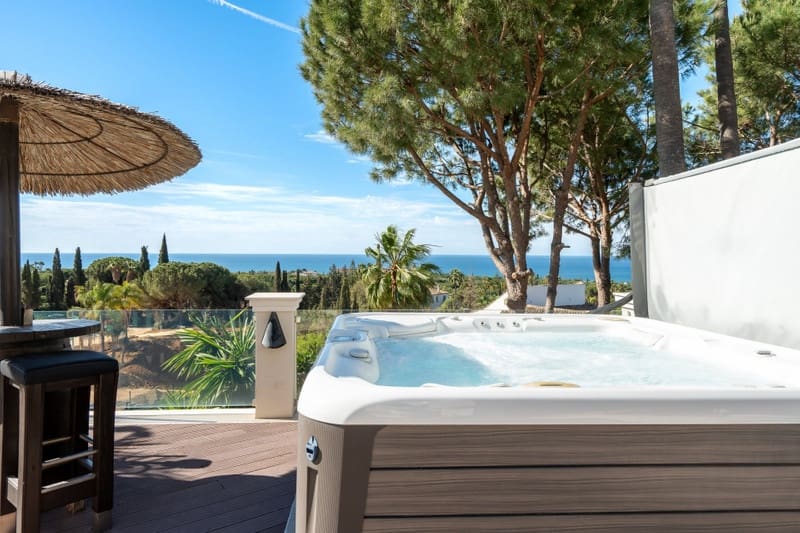 7 sovrum Villa till salu i Marbella med pool garage - 5 900 000 € (Ref: 8536821)