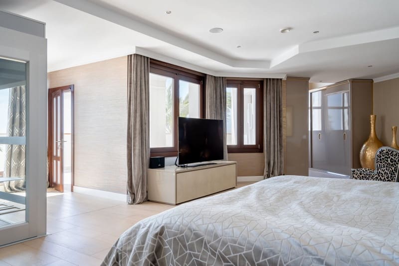 7 sovrum Villa till salu i Marbella med pool garage - 5 900 000 € (Ref: 8536821)