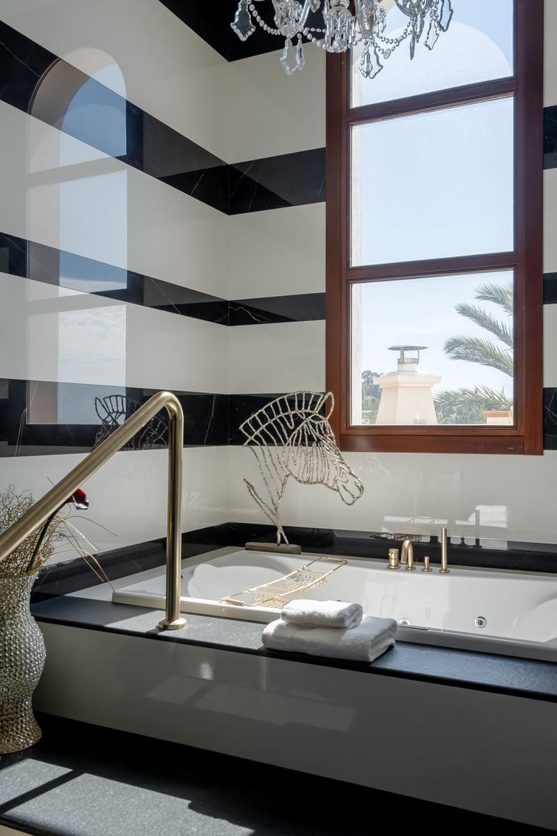 7 sovrum Villa till salu i Marbella med pool garage - 5 900 000 € (Ref: 8536821)