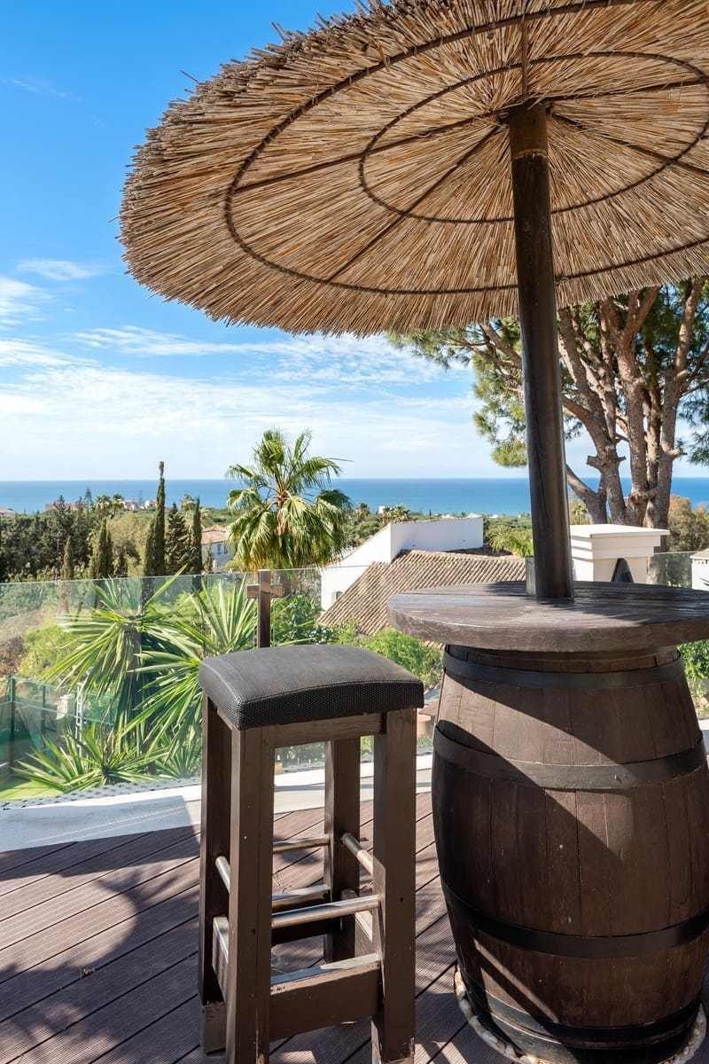 7 sovrum Villa till salu i Marbella med pool garage - 5 900 000 € (Ref: 8536821)