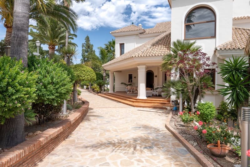 7 sovrum Villa till salu i Marbella med pool garage - 5 900 000 € (Ref: 8536821)