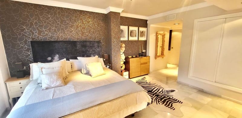 4 quarto Penthouse para venda em Marbella com piscina garagem - 1 365 000 € (Ref: 8538763)