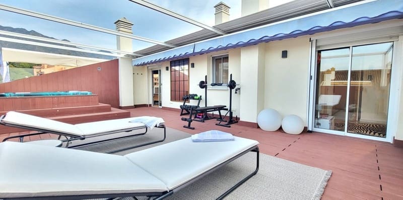 4 quarto Penthouse para venda em Marbella com piscina garagem - 1 365 000 € (Ref: 8538763)