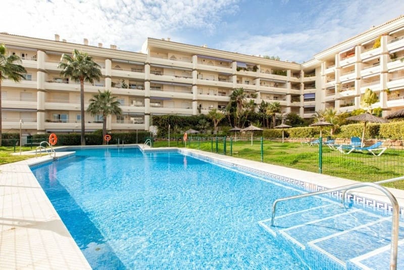 4 quarto Penthouse para venda em Marbella com piscina garagem - 1 365 000 € (Ref: 8538763)