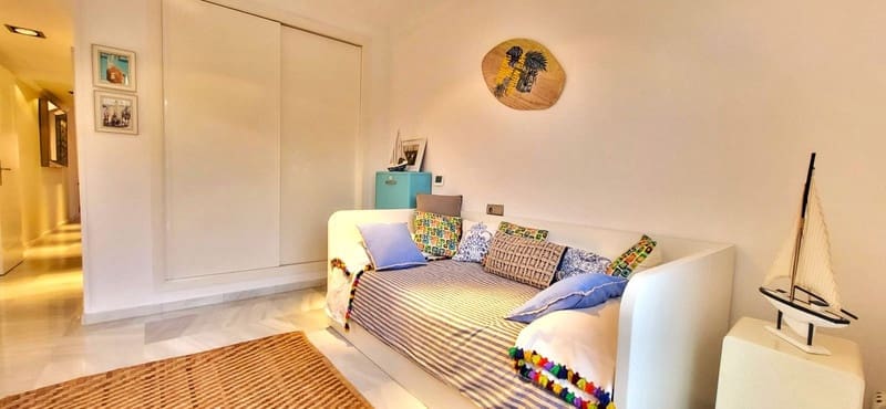 4 quarto Penthouse para venda em Marbella com piscina garagem - 1 365 000 € (Ref: 8538763)