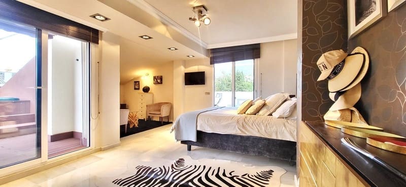 4 quarto Penthouse para venda em Marbella com piscina garagem - 1 365 000 € (Ref: 8538763)