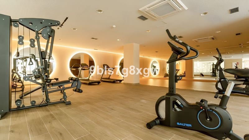 3 slaapkamer Penthouse te koop in Estepona met zwembad garage - € 629.000 (Ref: 8538768)