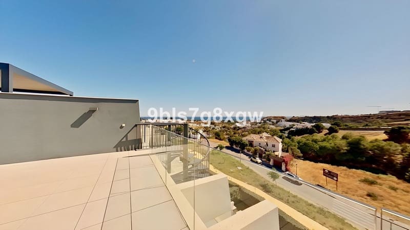 3 slaapkamer Penthouse te koop in Estepona met zwembad garage - € 629.000 (Ref: 8538768)
