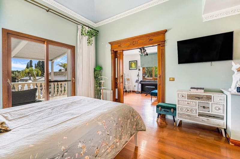 4 bedroom Villa for sale in Marbella with pool garage - € 2,500,000 (Ref: 8538770)