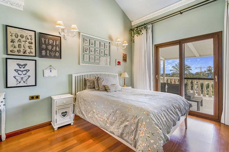 4 bedroom Villa for sale in Marbella with pool garage - € 2,500,000 (Ref: 8538770)