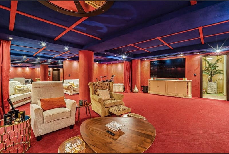 4 bedroom Villa for sale in Marbella with pool garage - € 2,500,000 (Ref: 8538770)