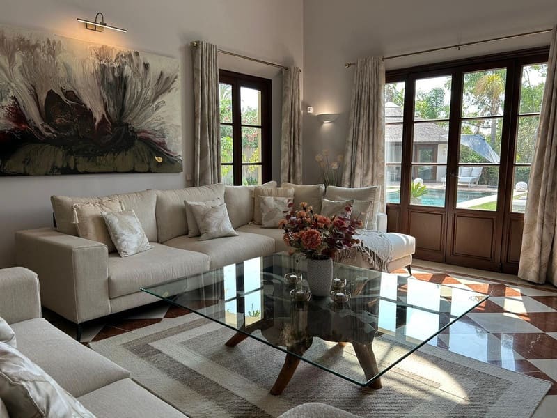 4 bedroom Villa for sale in Estepona with pool garage - € 1,790,000 (Ref: 8547062)