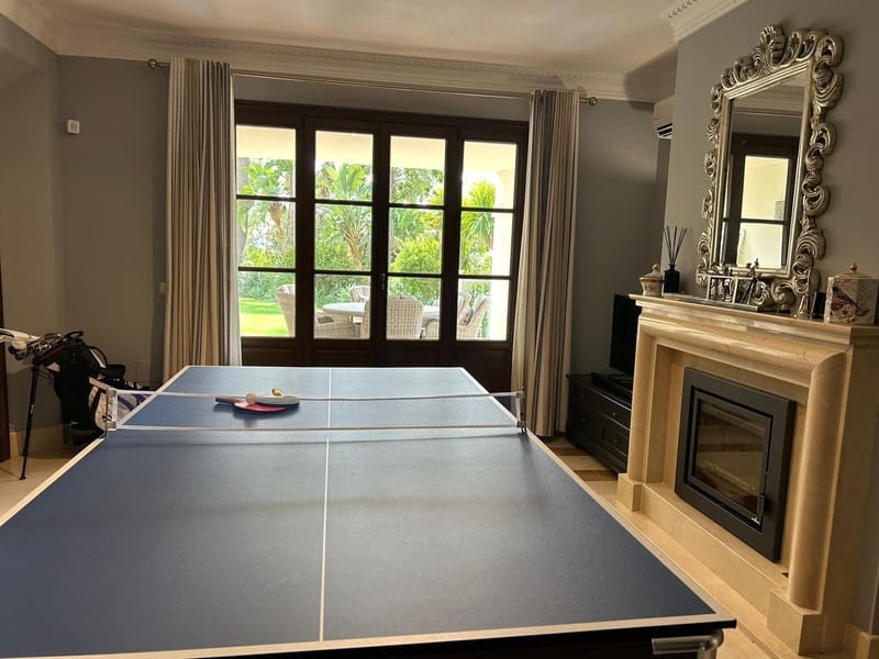 4 bedroom Villa for sale in Estepona with pool garage - € 1,790,000 (Ref: 8547062)