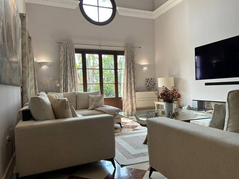 4 bedroom Villa for sale in Estepona with pool garage - € 1,790,000 (Ref: 8547062)