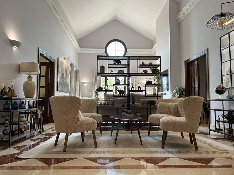 4 bedroom Villa for sale in Estepona with pool garage - € 1,790,000 (Ref: 8547062)