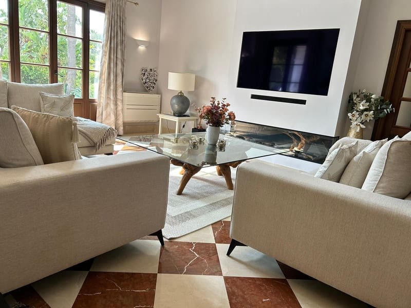 4 bedroom Villa for sale in Estepona with pool garage - € 1,790,000 (Ref: 8547062)