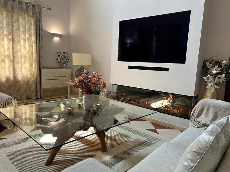 4 bedroom Villa for sale in Estepona with pool garage - € 1,790,000 (Ref: 8547062)