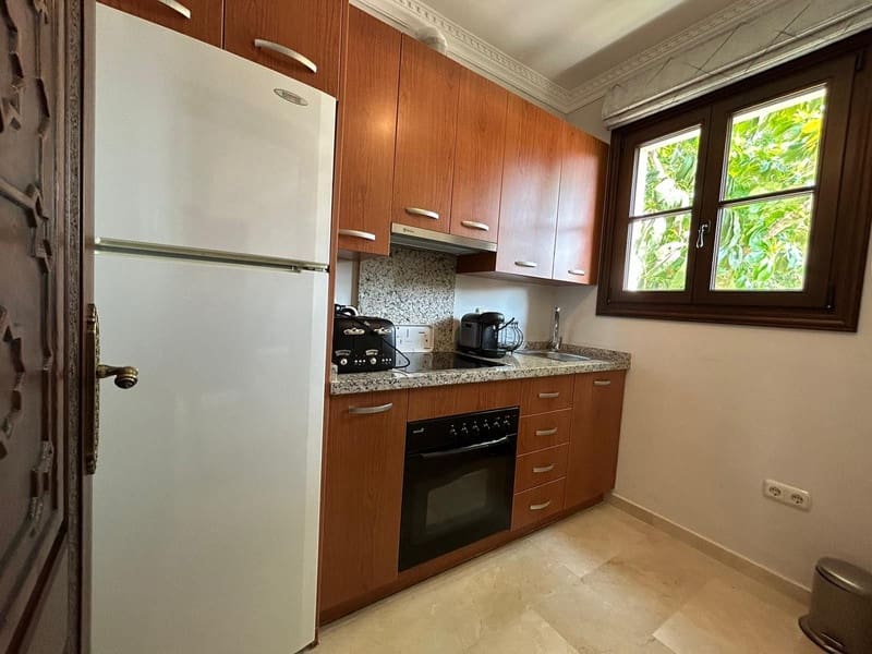 4 bedroom Villa for sale in Estepona with pool garage - € 1,790,000 (Ref: 8547062)