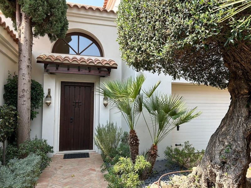 4 bedroom Villa for sale in Estepona with pool garage - € 1,790,000 (Ref: 8547062)