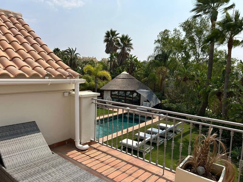 4 bedroom Villa for sale in Estepona with pool garage - € 1,790,000 (Ref: 8547062)