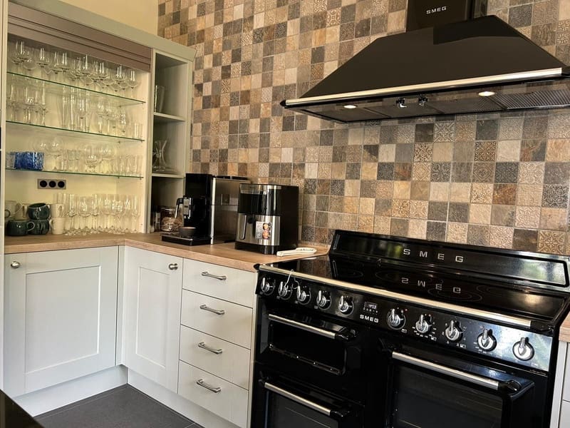 4 bedroom Villa for sale in Estepona with pool garage - € 1,790,000 (Ref: 8547062)