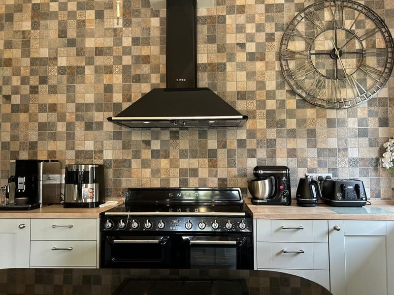 4 bedroom Villa for sale in Estepona with pool garage - € 1,790,000 (Ref: 8547062)