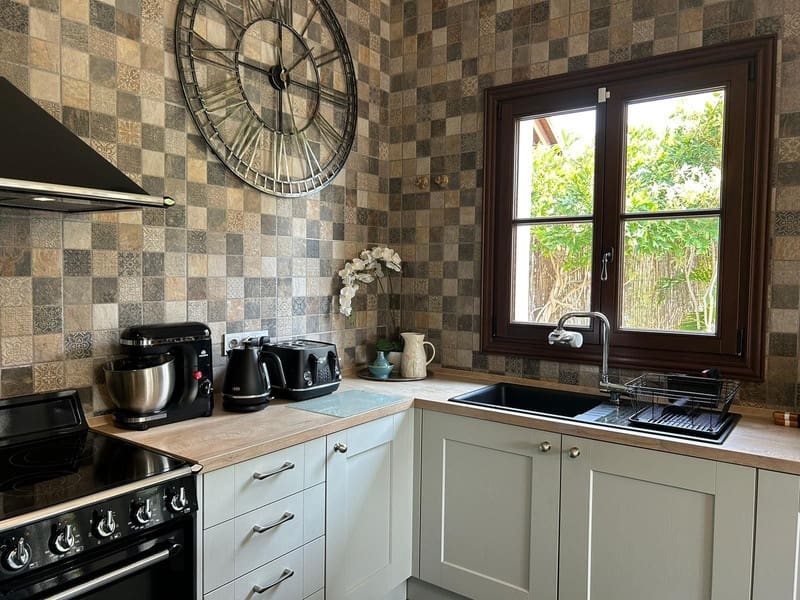 4 bedroom Villa for sale in Estepona with pool garage - € 1,790,000 (Ref: 8547062)