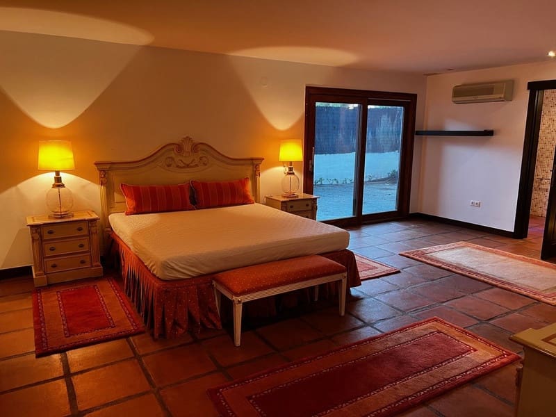 6 bedroom Villa for sale in Marbella with pool garage - € 1,795,000 (Ref: 8556881)