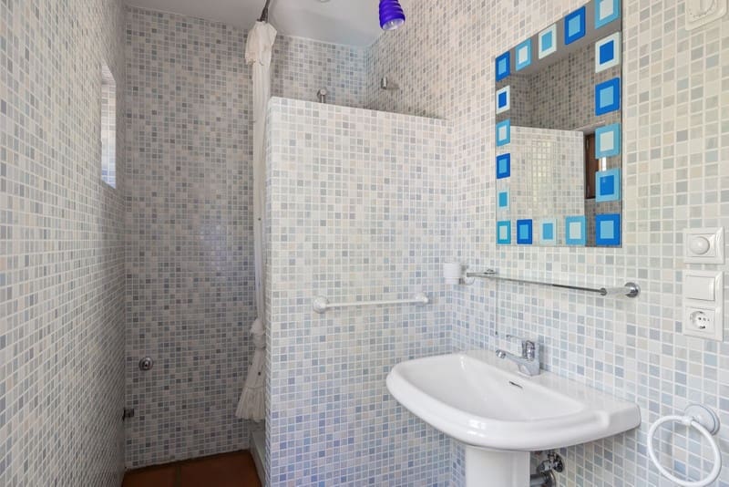 6 bedroom Villa for sale in Marbella with pool garage - € 1,795,000 (Ref: 8556881)