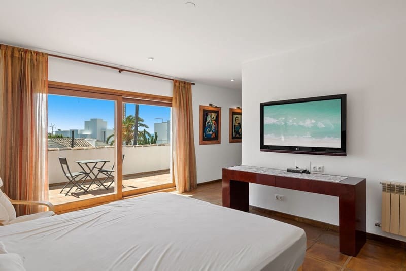 6 bedroom Villa for sale in Marbella with pool garage - € 1,795,000 (Ref: 8556881)