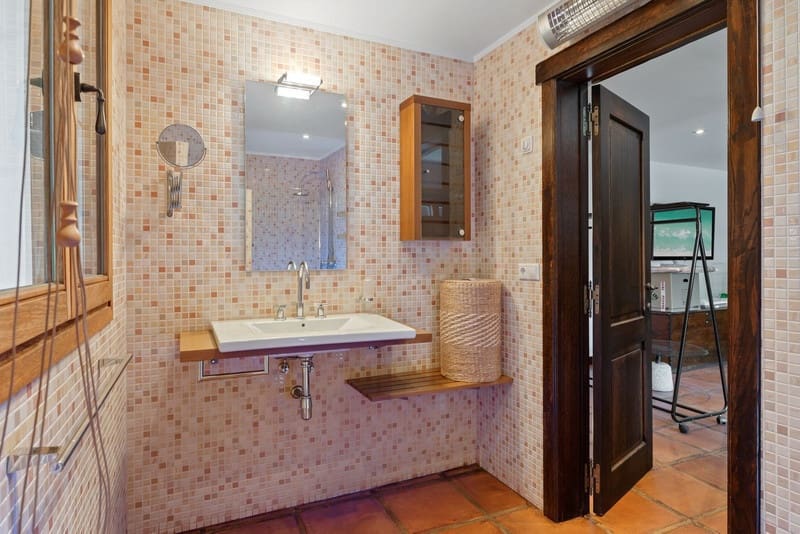 6 sypialnia Willa na sprzedaż w Marbella z basenem garażem - 1 795 000 € (Ref: 8556881)