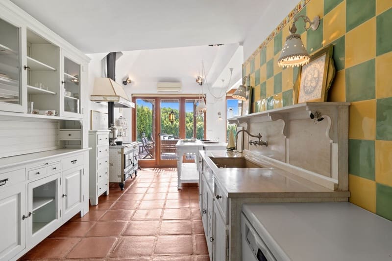 6 sypialnia Willa na sprzedaż w Marbella z basenem garażem - 1 795 000 € (Ref: 8556881)