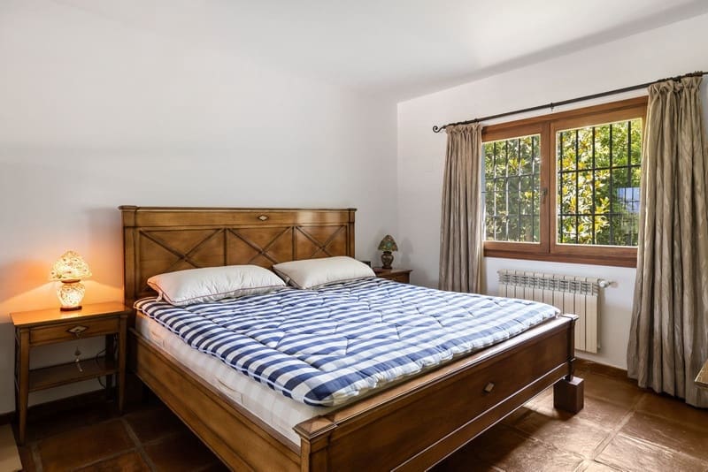 6 sypialnia Willa na sprzedaż w Marbella z basenem garażem - 1 795 000 € (Ref: 8556881)