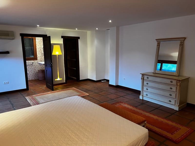 6 sypialnia Willa na sprzedaż w Marbella z basenem garażem - 1 795 000 € (Ref: 8556881)