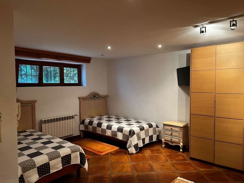 6 sypialnia Willa na sprzedaż w Marbella z basenem garażem - 1 795 000 € (Ref: 8556881)