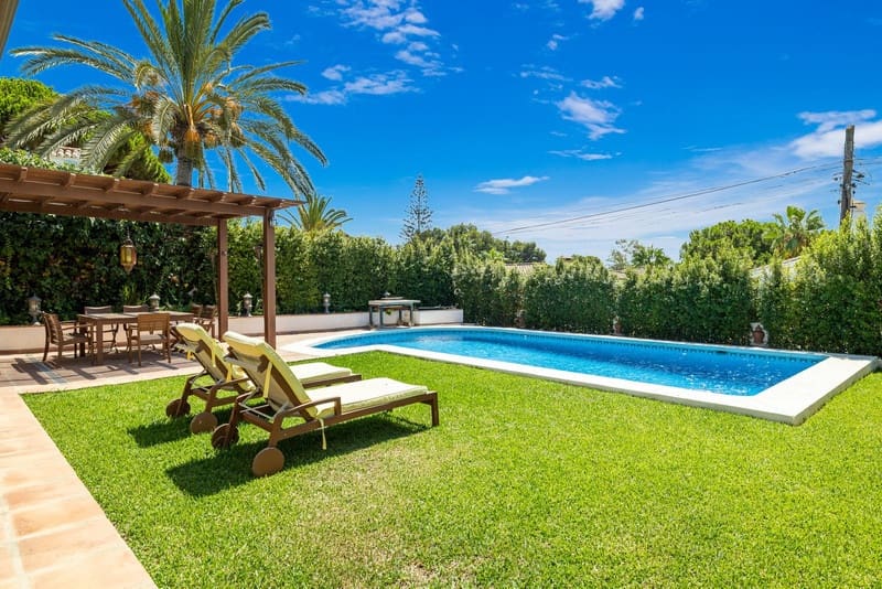 6 sypialnia Willa na sprzedaż w Marbella z basenem garażem - 1 795 000 € (Ref: 8556881)