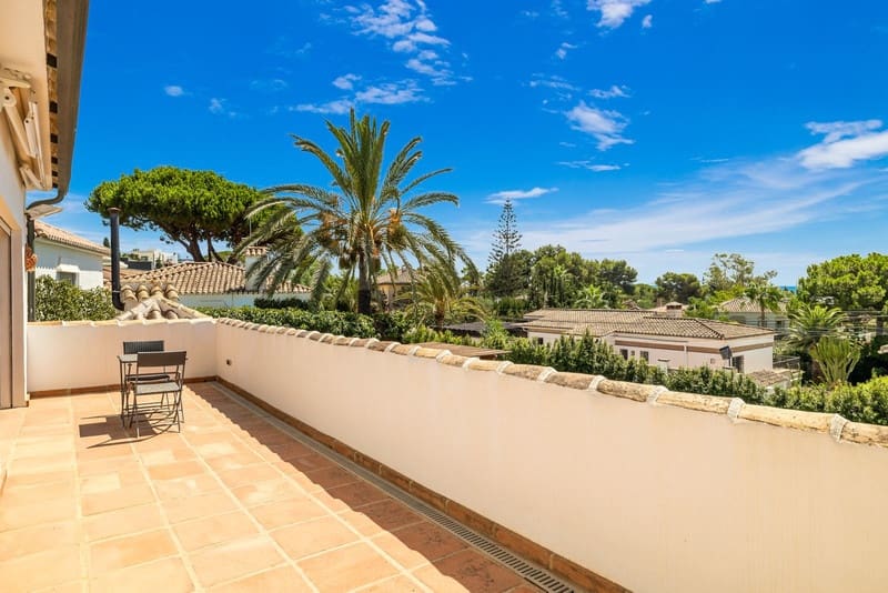 6 sypialnia Willa na sprzedaż w Marbella z basenem garażem - 1 795 000 € (Ref: 8556881)
