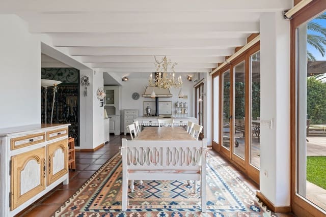 6 sovrum Villa till salu i Marbella med pool garage - 1 795 000 € (Ref: 8556881)