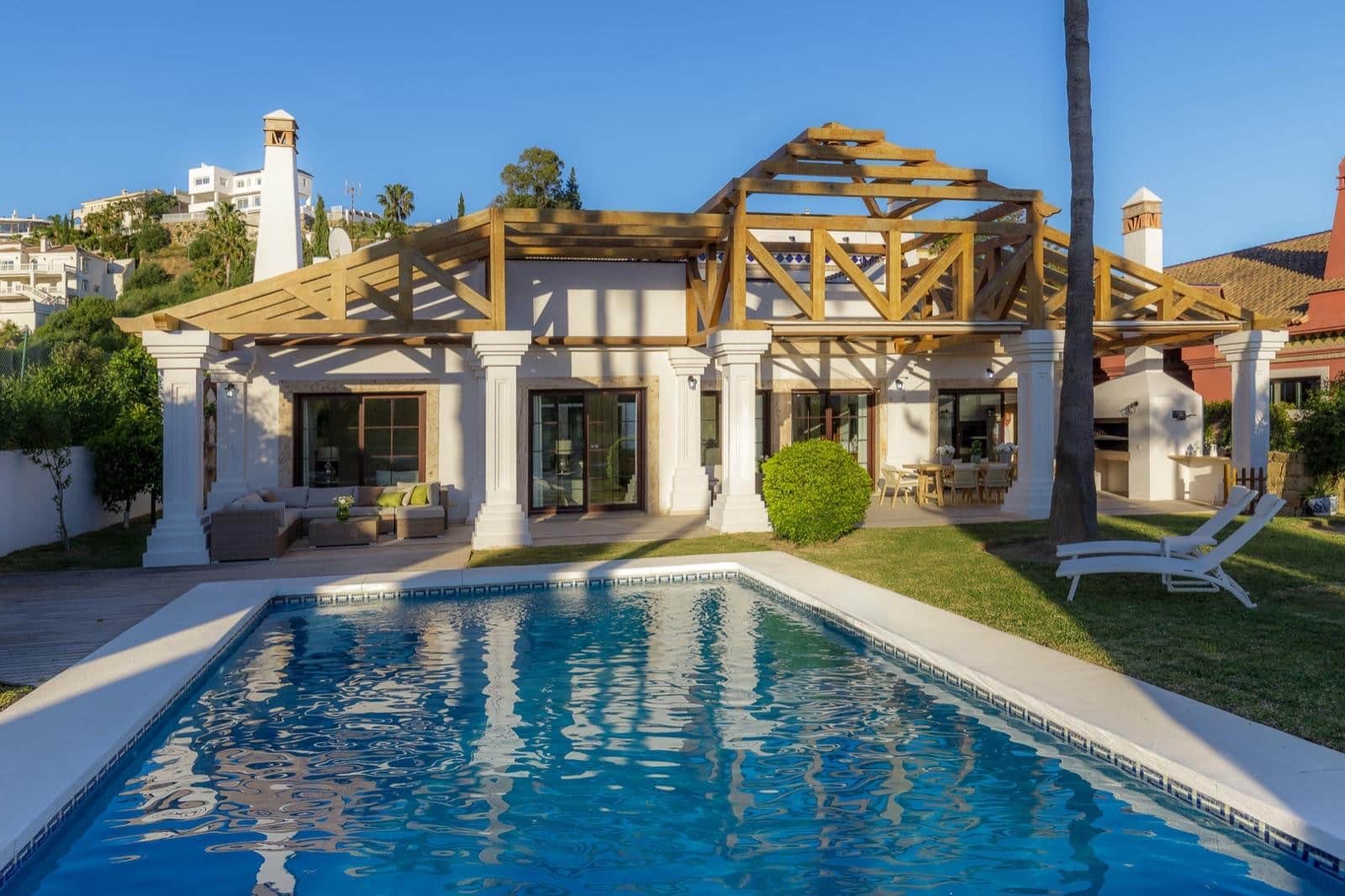 5 bedroom Villa for sale in Mijas Costa with pool garage - € 1,600,000 (Ref: 8556883)