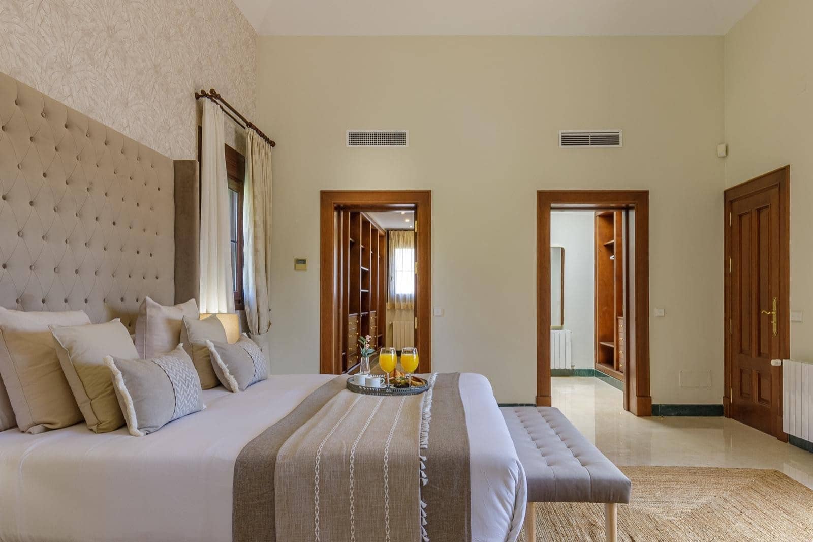 5 bedroom Villa for sale in Mijas Costa with pool garage - € 1,600,000 (Ref: 8556883)