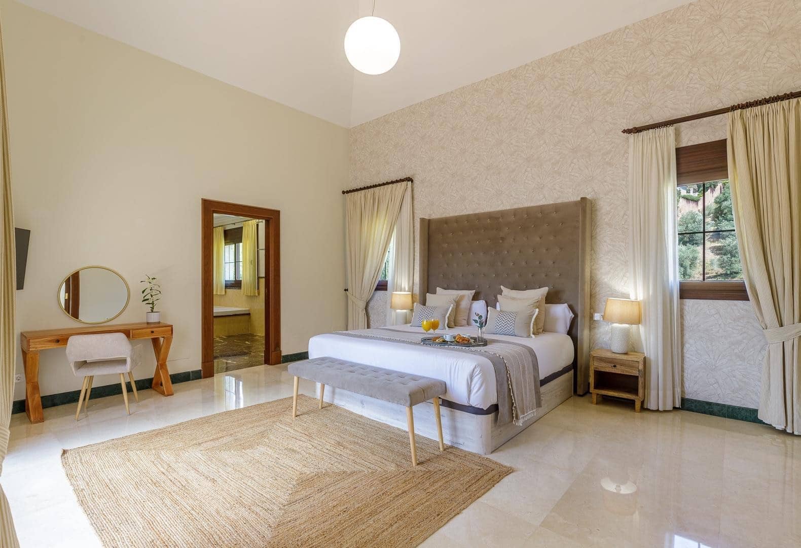 5 bedroom Villa for sale in Mijas Costa with pool garage - € 1,600,000 (Ref: 8556883)