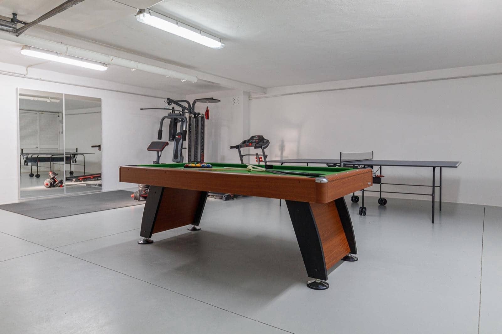 5 bedroom Villa for sale in Mijas Costa with pool garage - € 1,600,000 (Ref: 8556883)