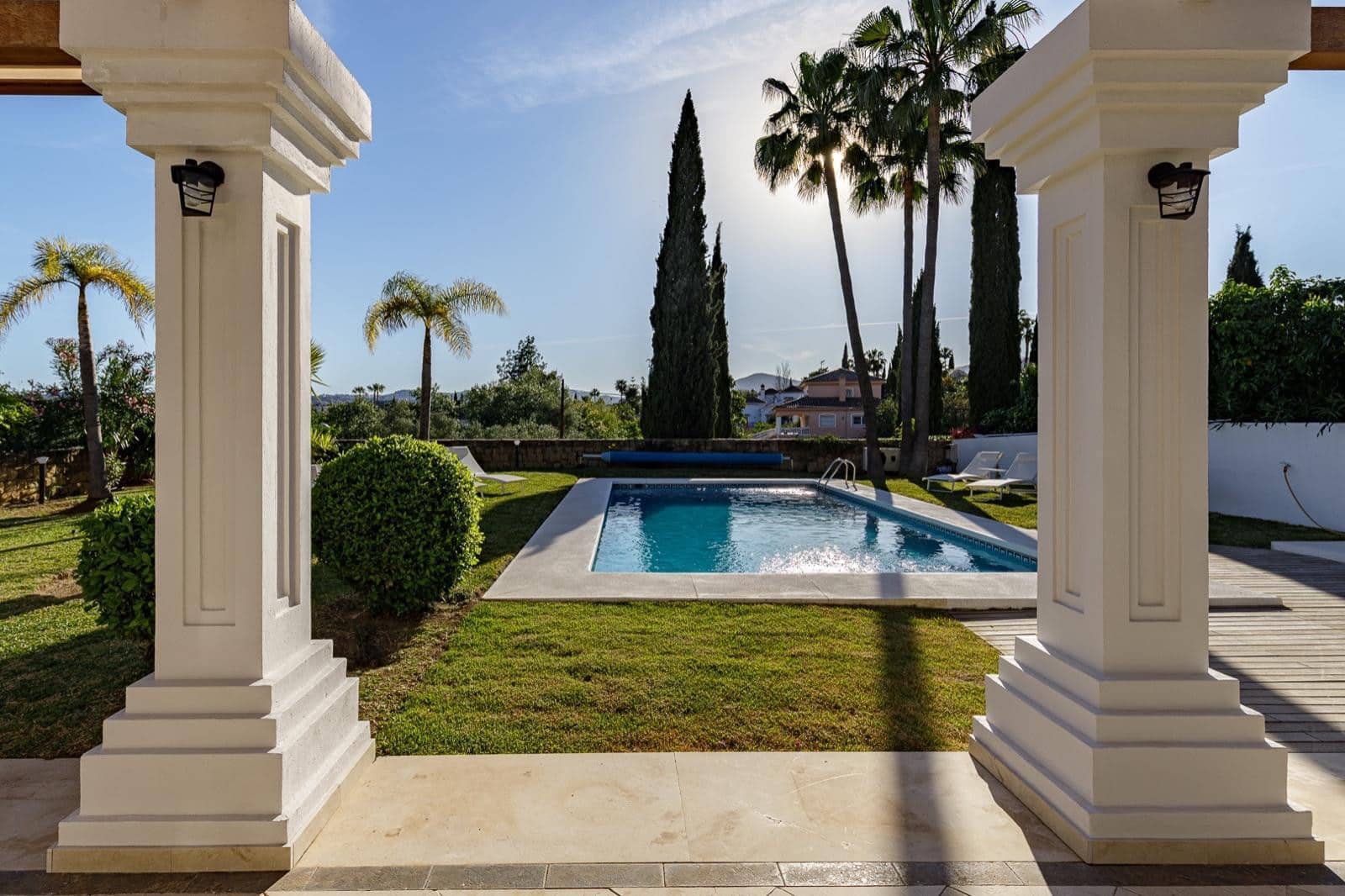 5 bedroom Villa for sale in Mijas Costa with pool garage - € 1,600,000 (Ref: 8556883)